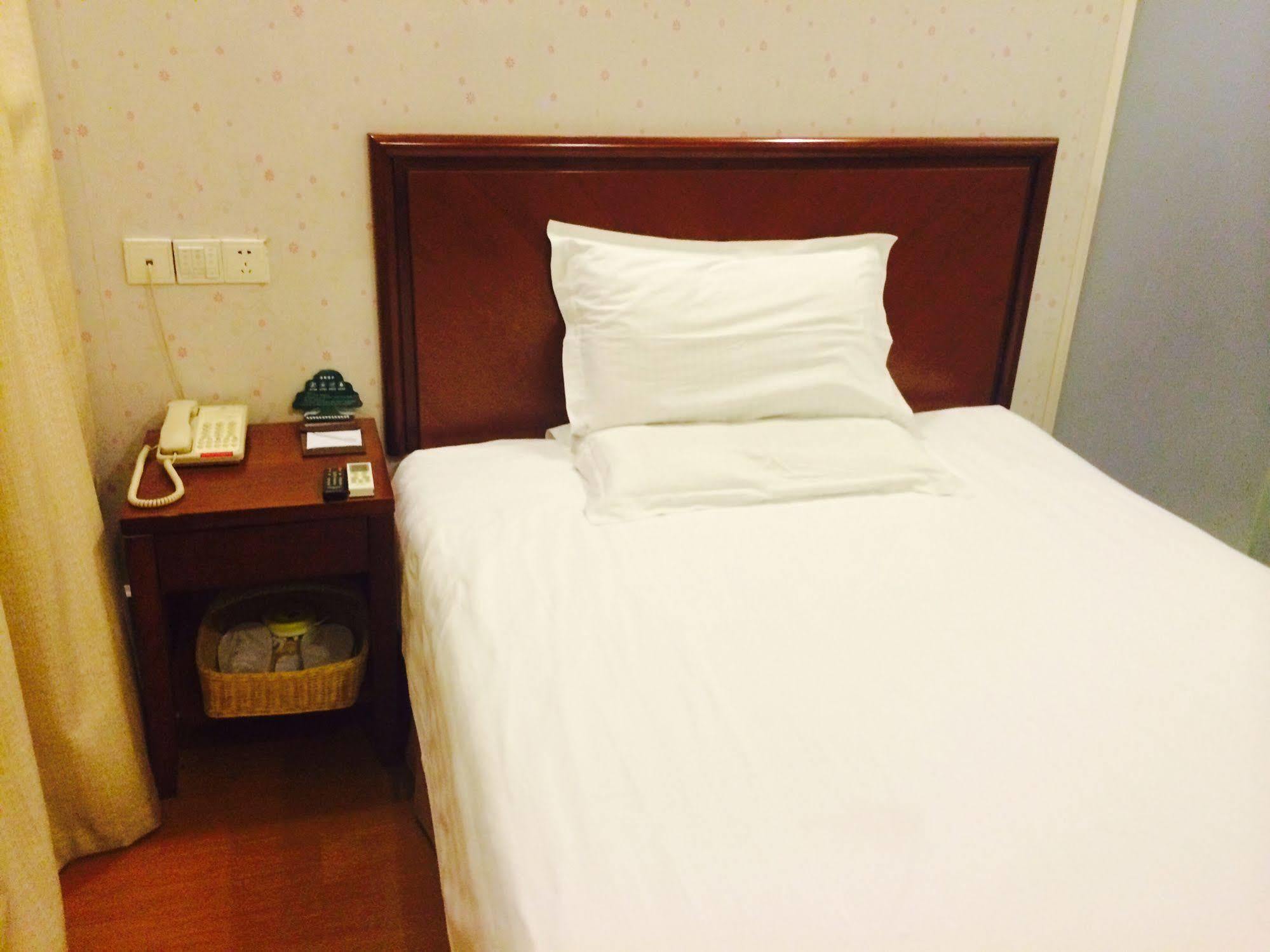 Greentree Inn Shanghai Dongming Road Subway Station Express Hotel Kültér fotó