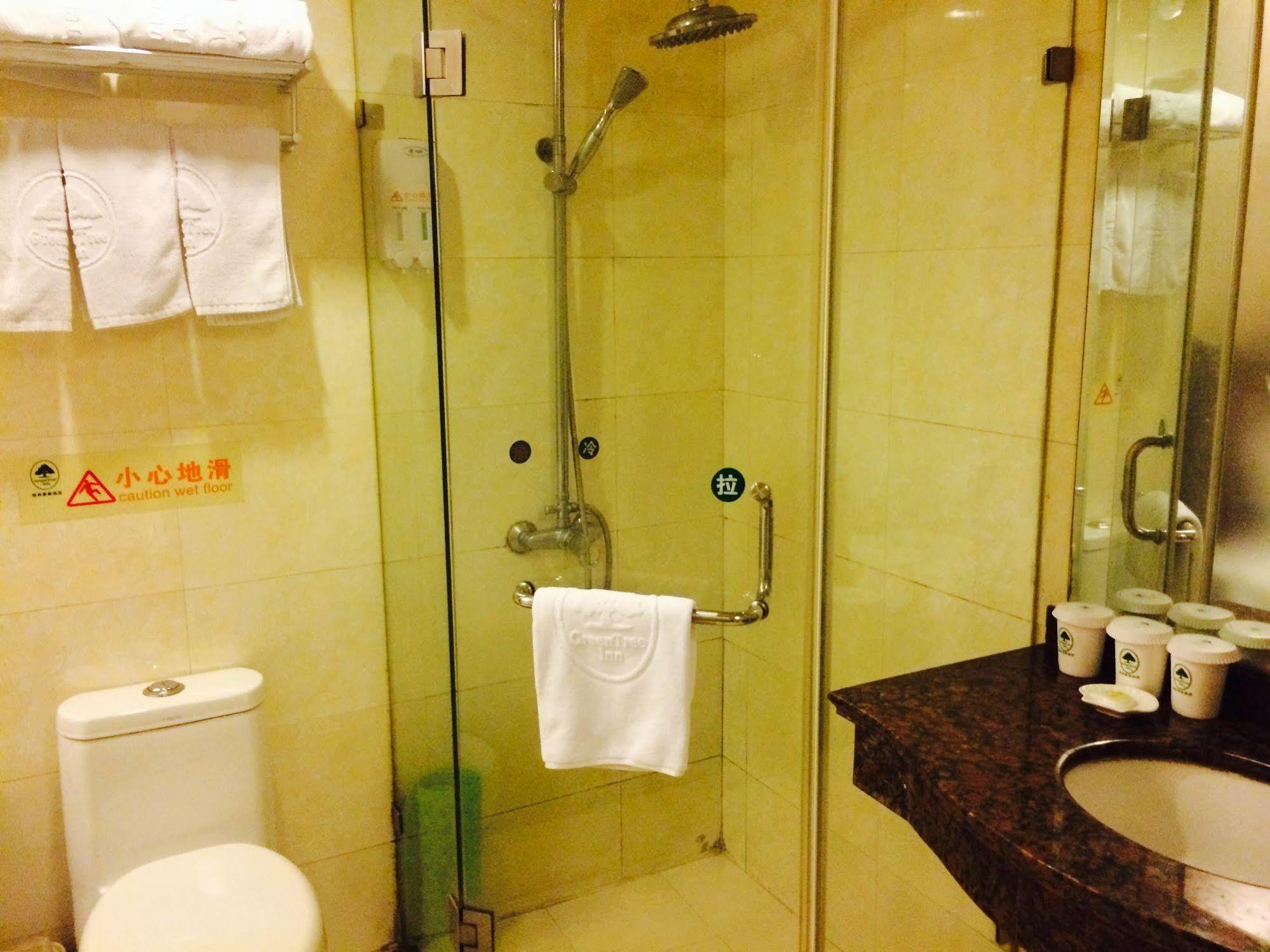 Greentree Inn Shanghai Dongming Road Subway Station Express Hotel Kültér fotó