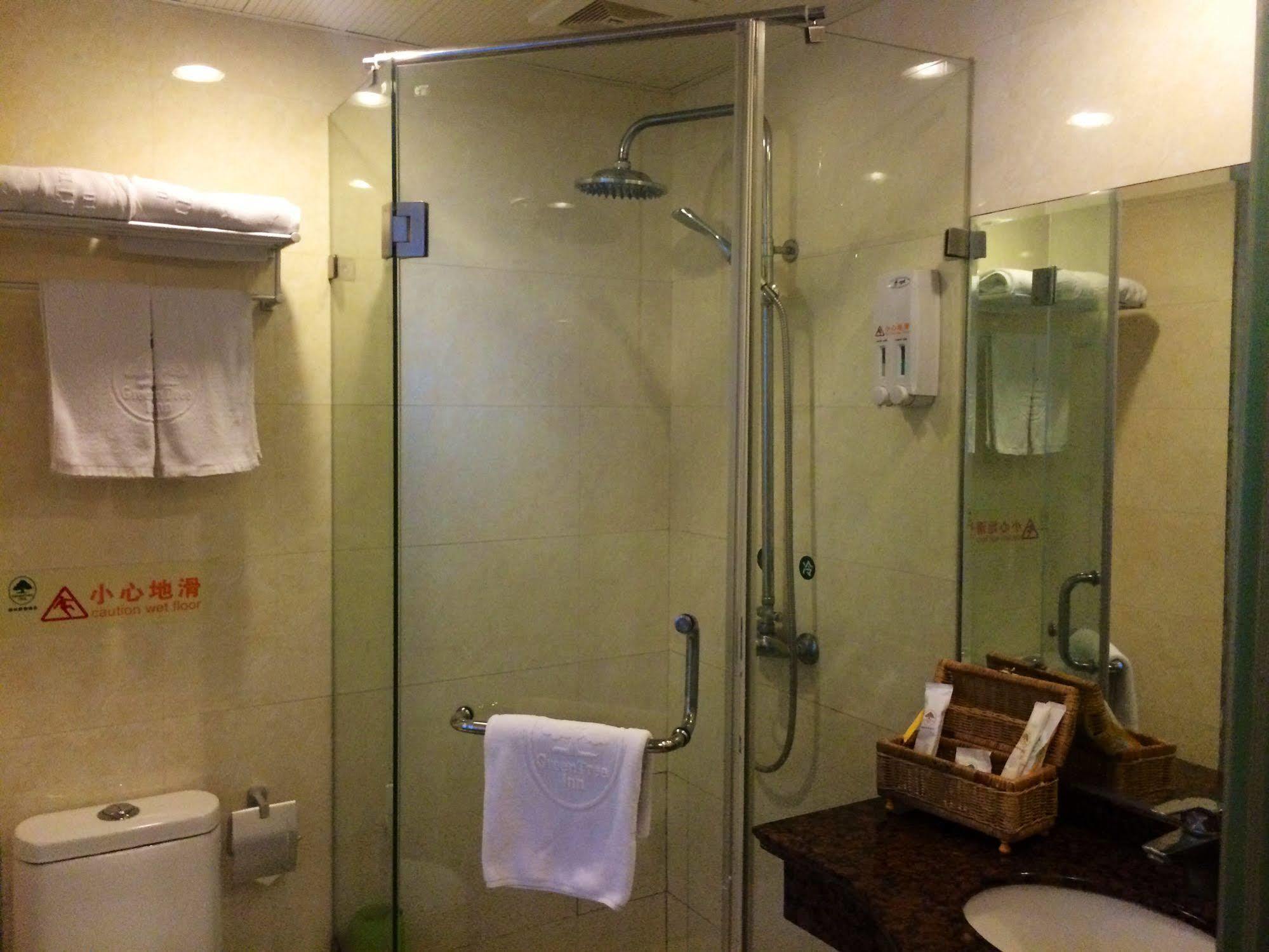 Greentree Inn Shanghai Dongming Road Subway Station Express Hotel Kültér fotó